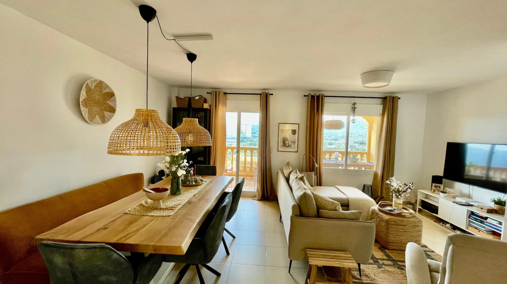 Modern townhouse for sale in Jalon: luxurious, stylish