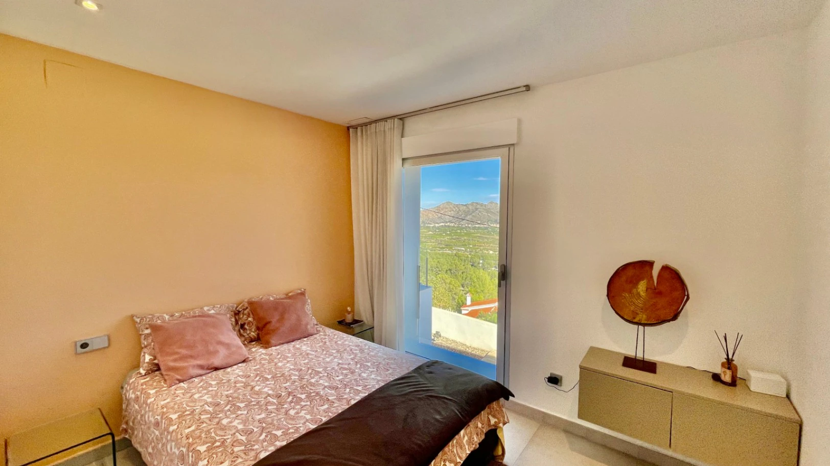 Villa for sale in Orba: Minimalist luxury, with fabulous views