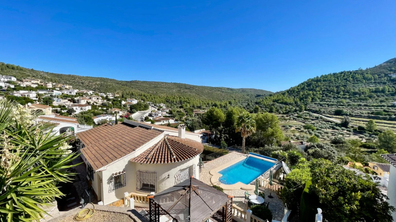 Villa for sale in Alcalali: Fabulous views, separate apartment
