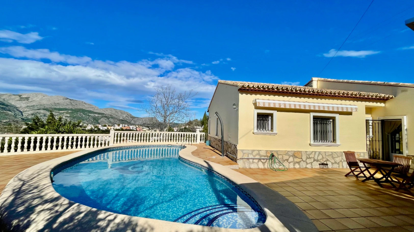 Villa for sale in Orba: Luxury & elegant