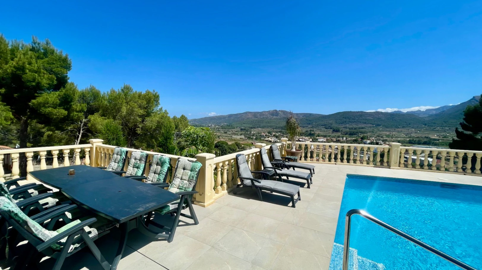 For sale in Alcalali: Modern and elegant