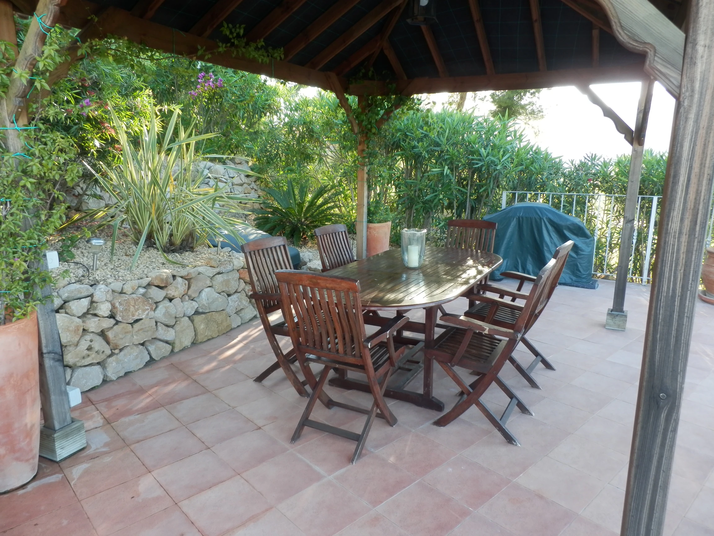 Villa for sale in Orba: Fabulous views, separate apartment