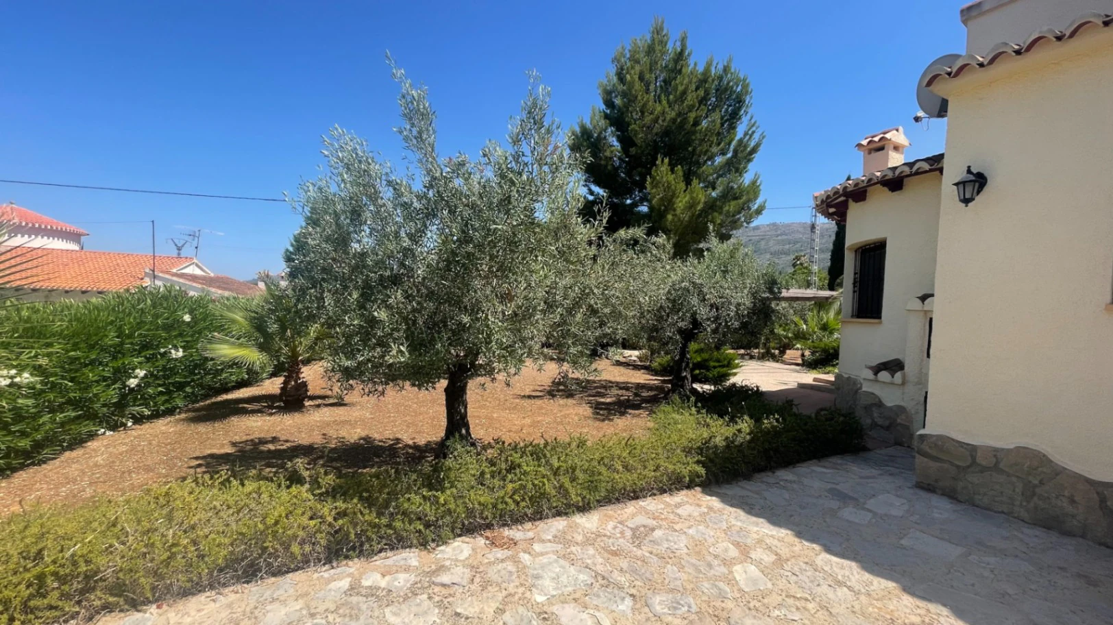 For sale in Parcent: Villa on a flat plot of 1346m2