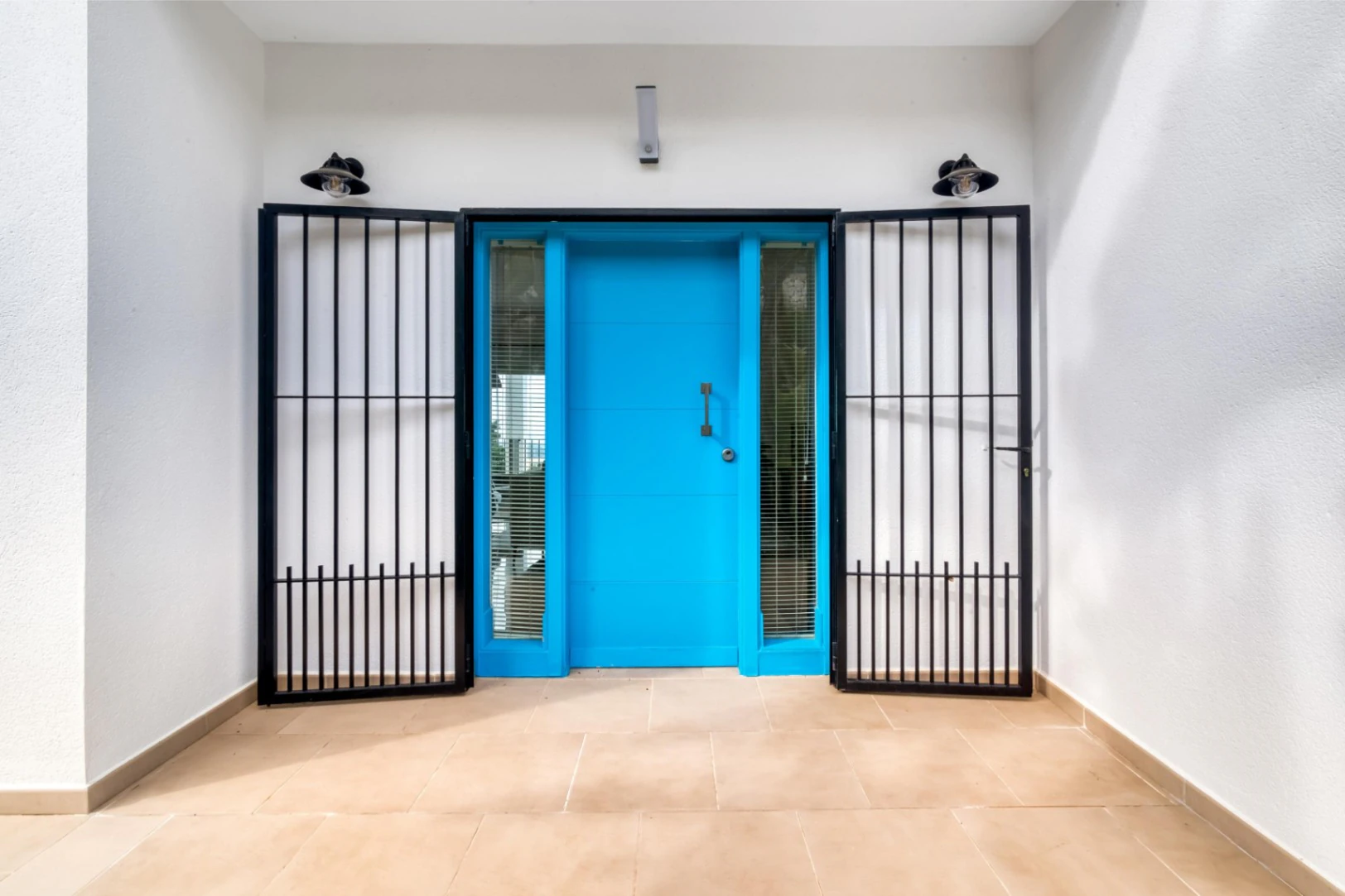 Villa for sale in Rafol: Modern, with sea views