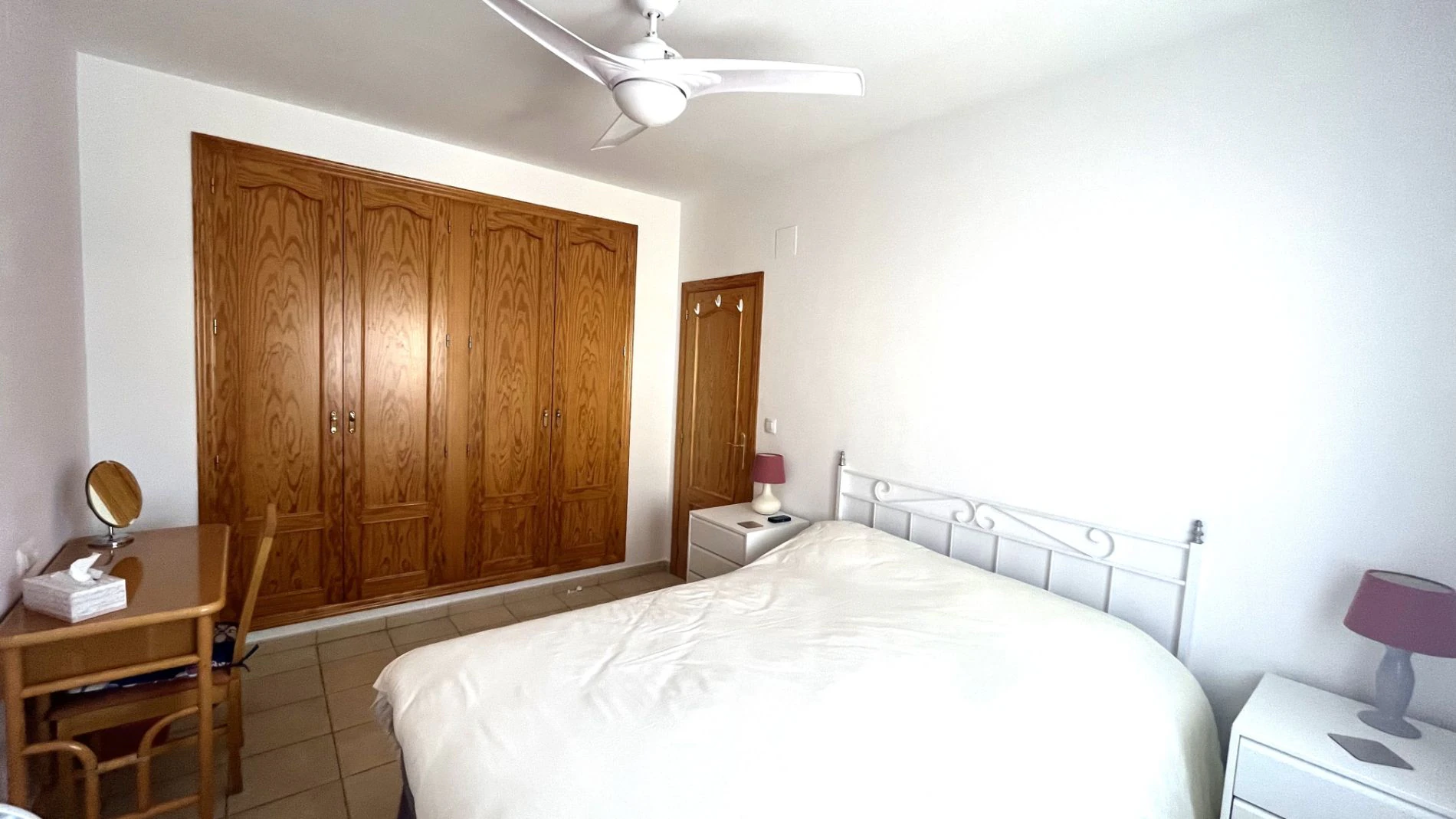 Modern, semi-detached, excellent location