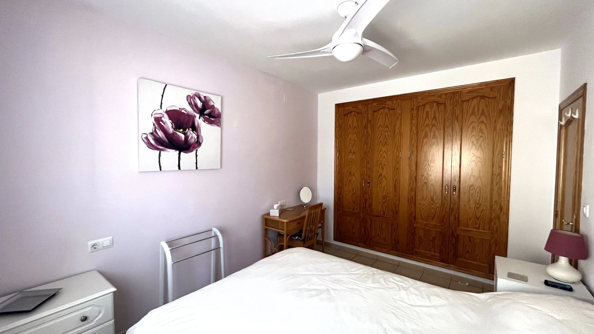 Modern, semi-detached, excellent location