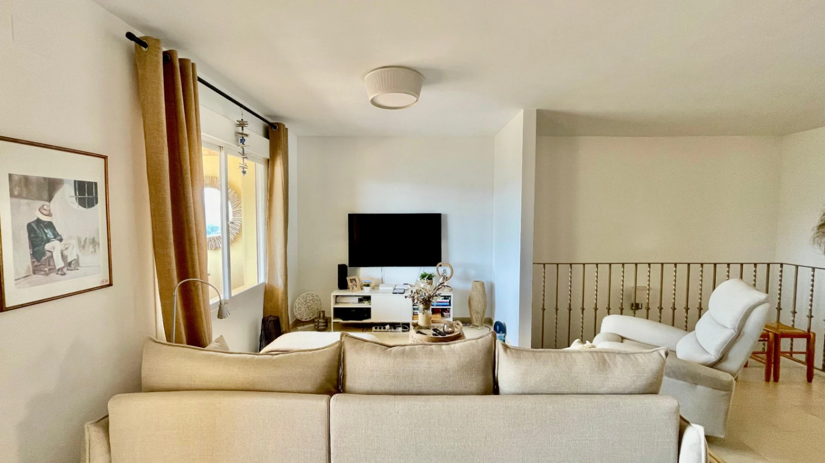 Modern townhouse for sale in Jalon: luxurious, stylish