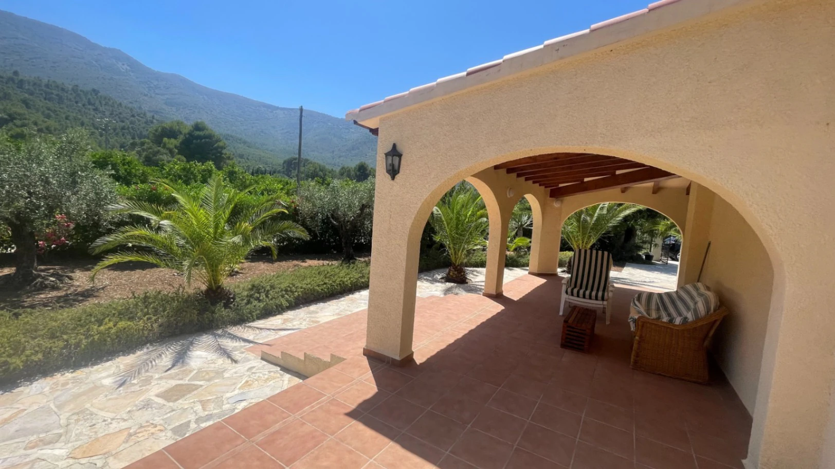 For sale in Parcent: Villa on a flat plot of 1346m2