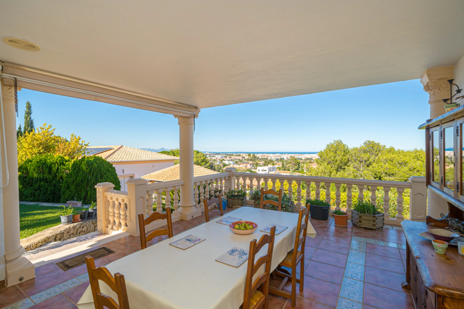 Villa for sale in Denia: Classic and elegant