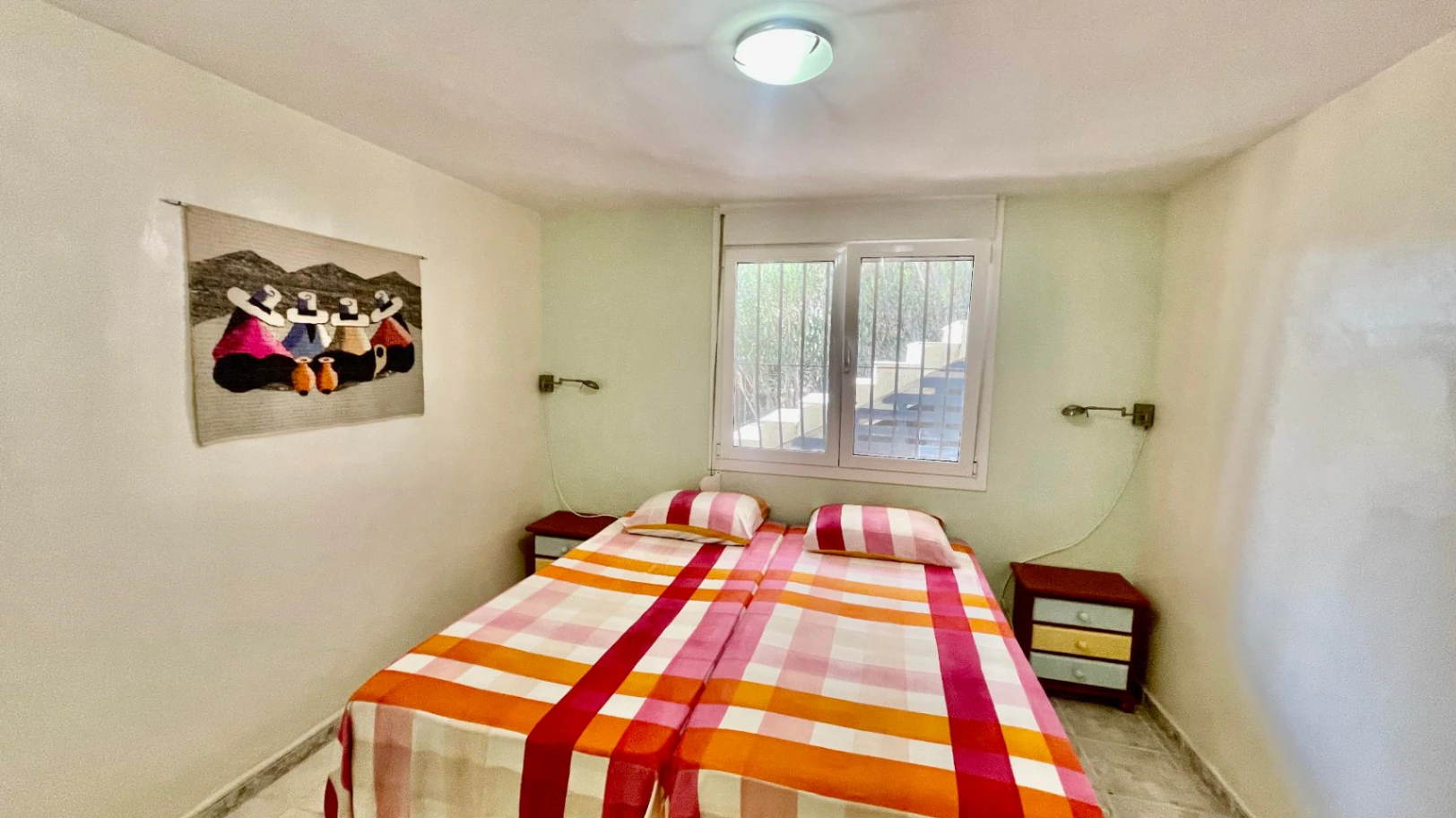 Villa for sale in Jalon: South-facing, separate guest apartment