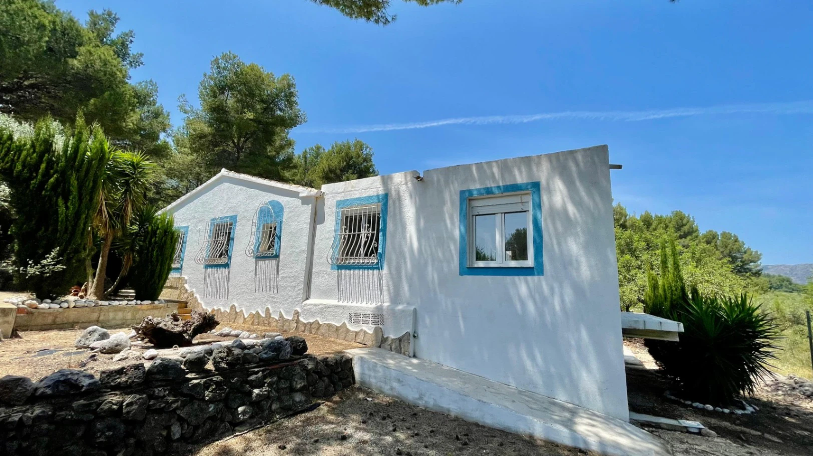 Country house for sale in Parcent: large plot, tranquil escape
