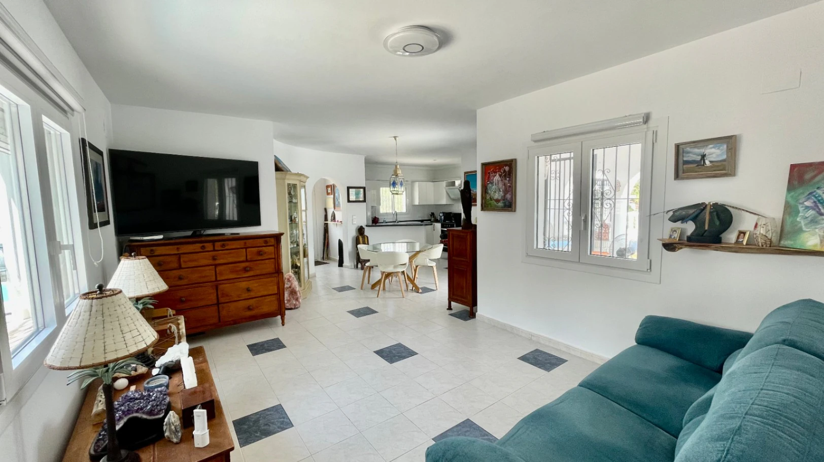 Villa for sale in Jalon: Immaculate, south-facing