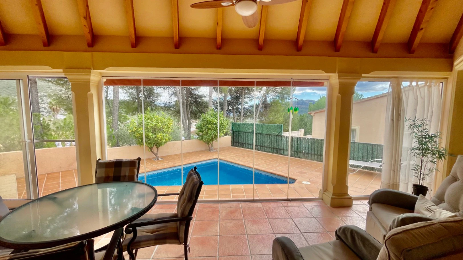 Villa for sale in Alcalali: South-facing, private