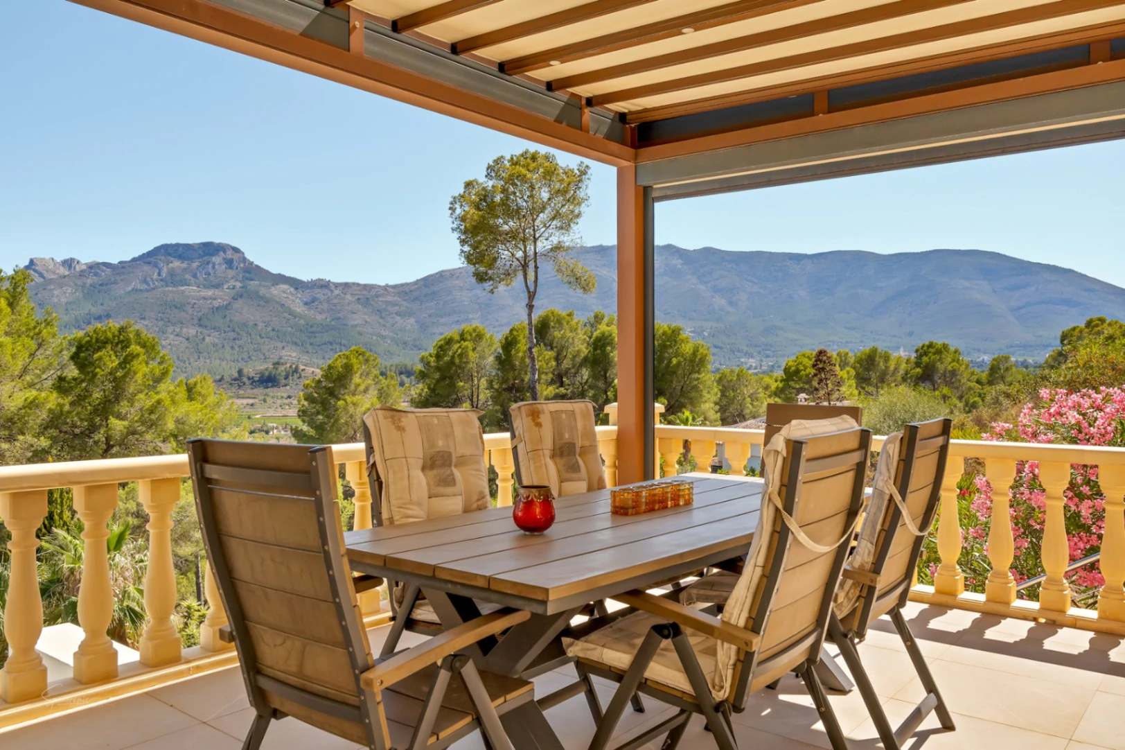 For sale in Alcalali: Modern and elegant
