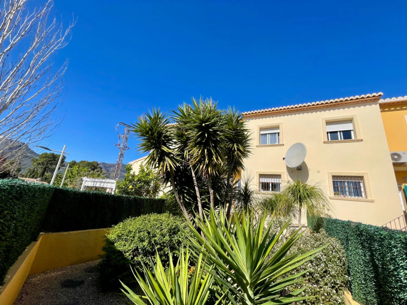 Townhouse for sale in Alcalali: Modern & spacious