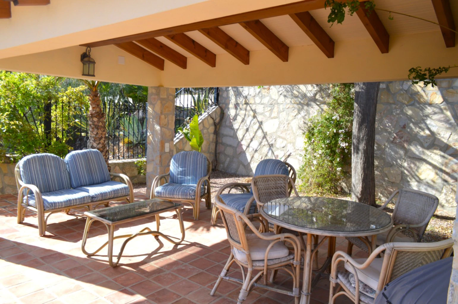 Villa for sale in Jalon: Unique, very private