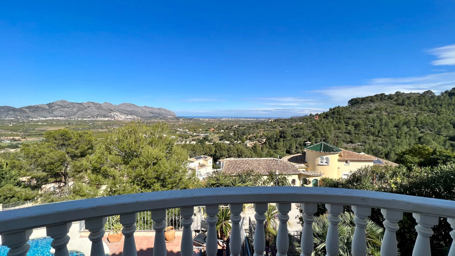 Villa for sale in Orba: Fabulous views, separate apartment
