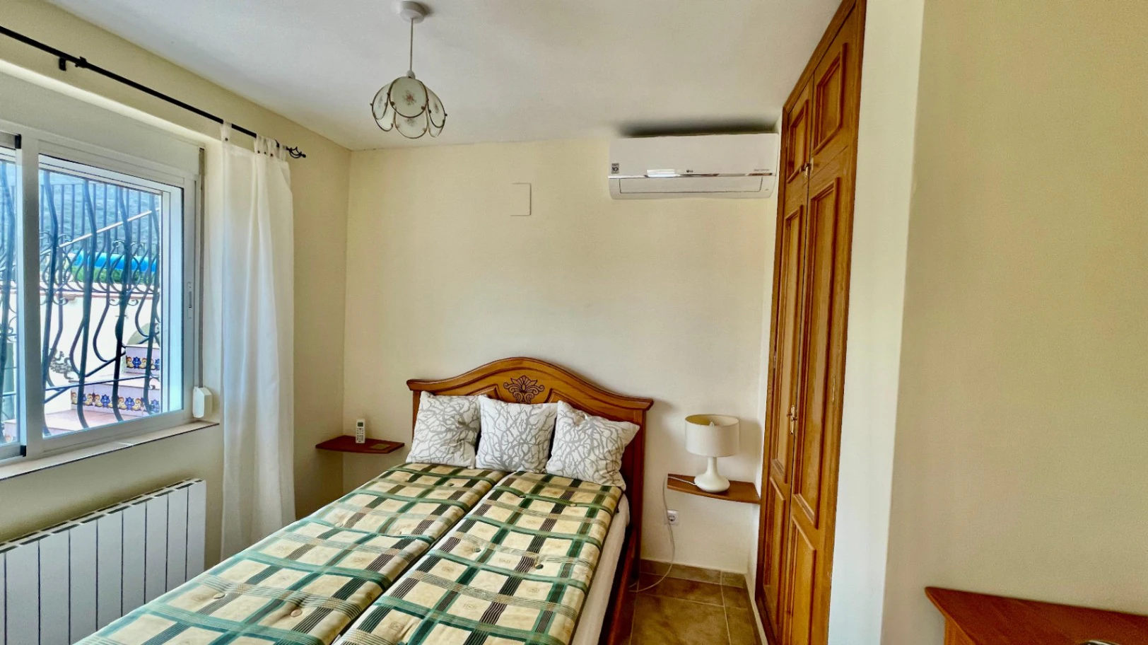Villa for sale in Alcalali: Fabulous views, separate apartment