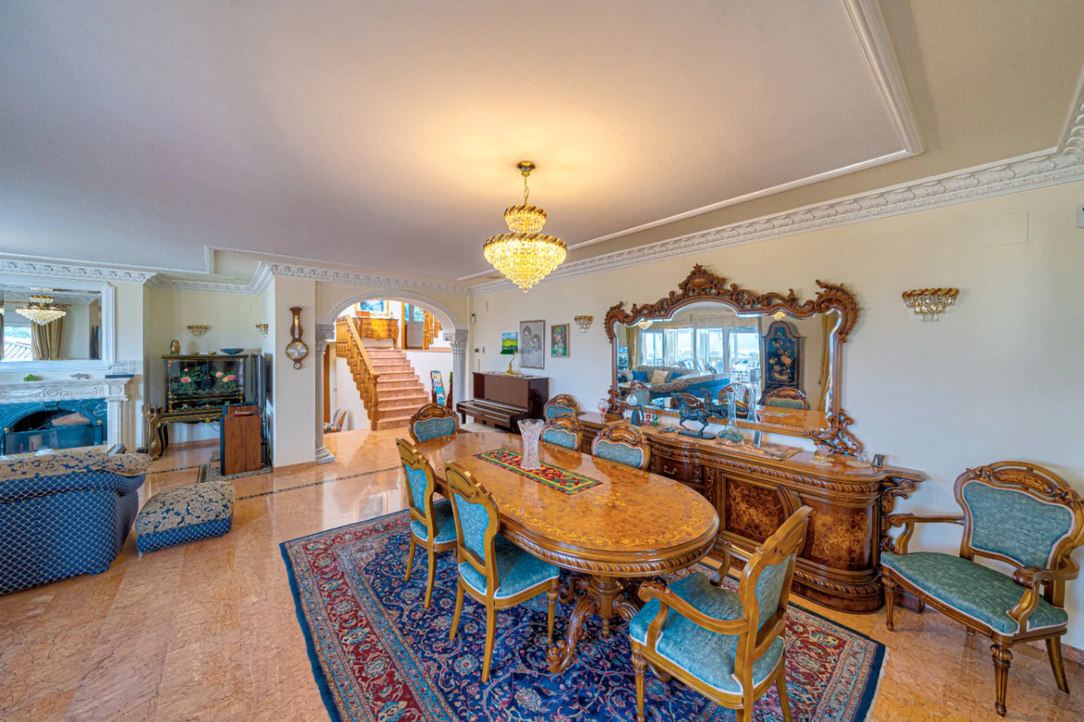 Villa for sale in Denia: Classic and elegant