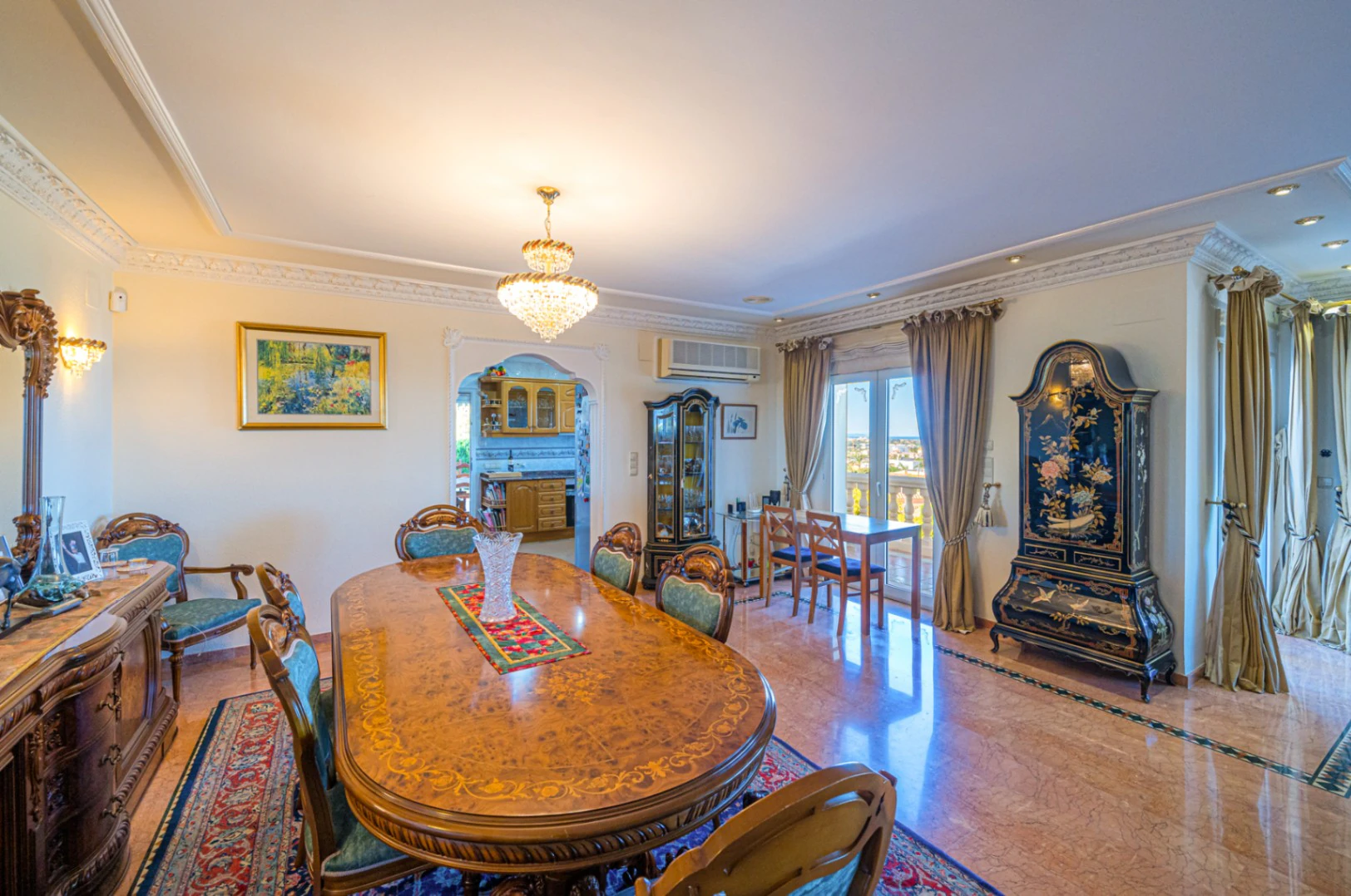 Villa for sale in Denia: Classic and elegant