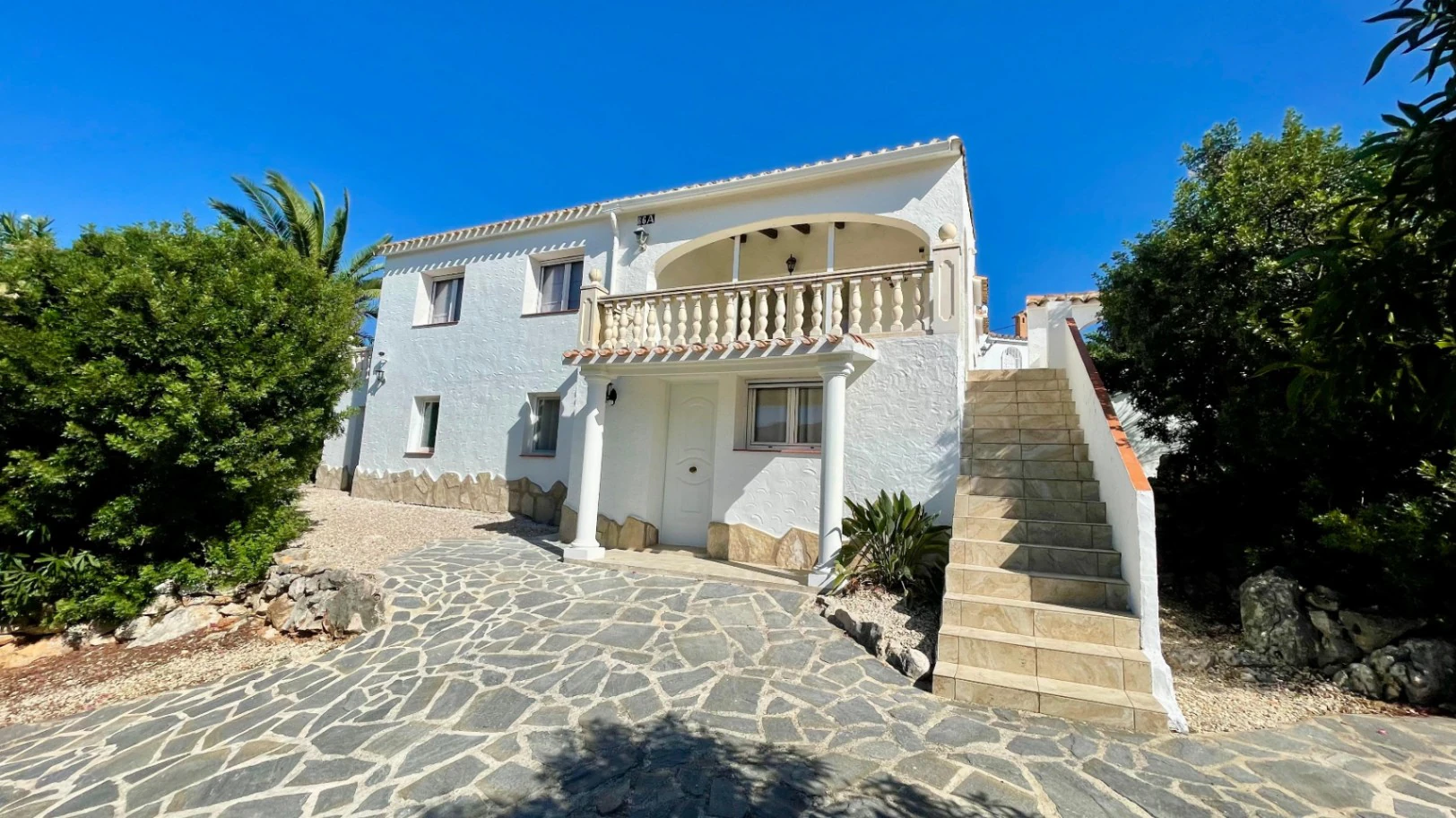 Villa for sale in Orba: Panoramic views, separate guest apartment