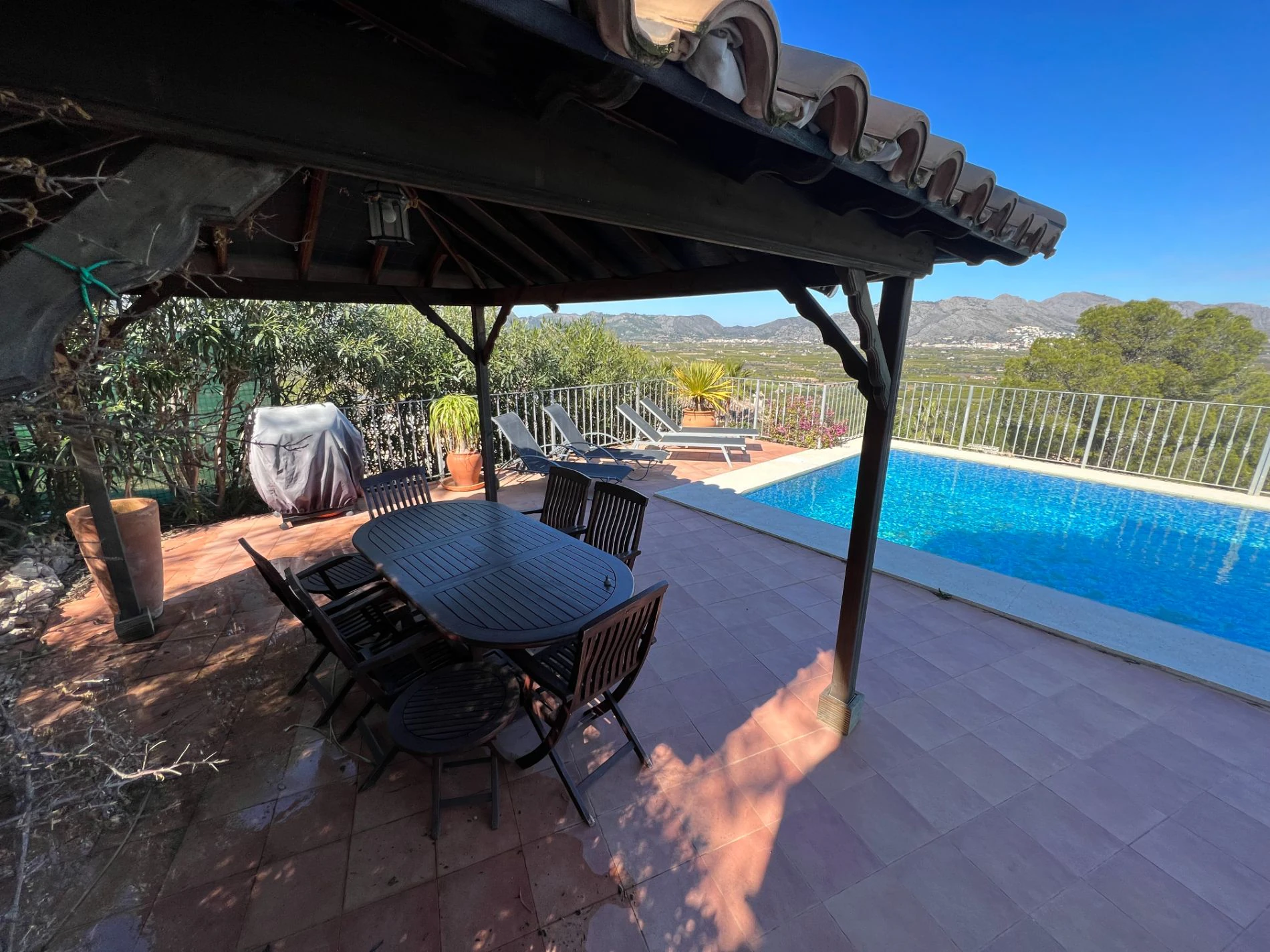 Villa for sale in Orba: Fabulous views, separate apartment