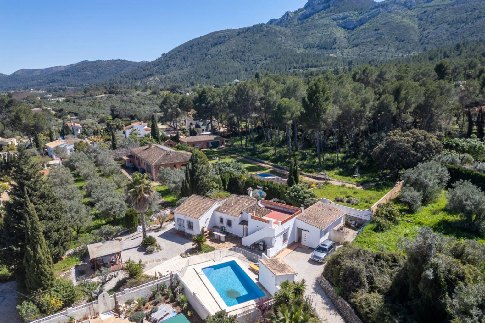 Villa for sale in Parcent: Flat plot, private