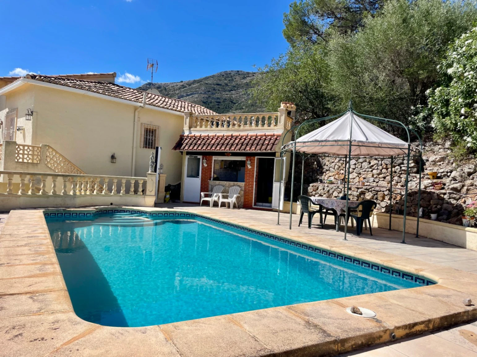 Villa for sale in Parcent: Private, corner plot