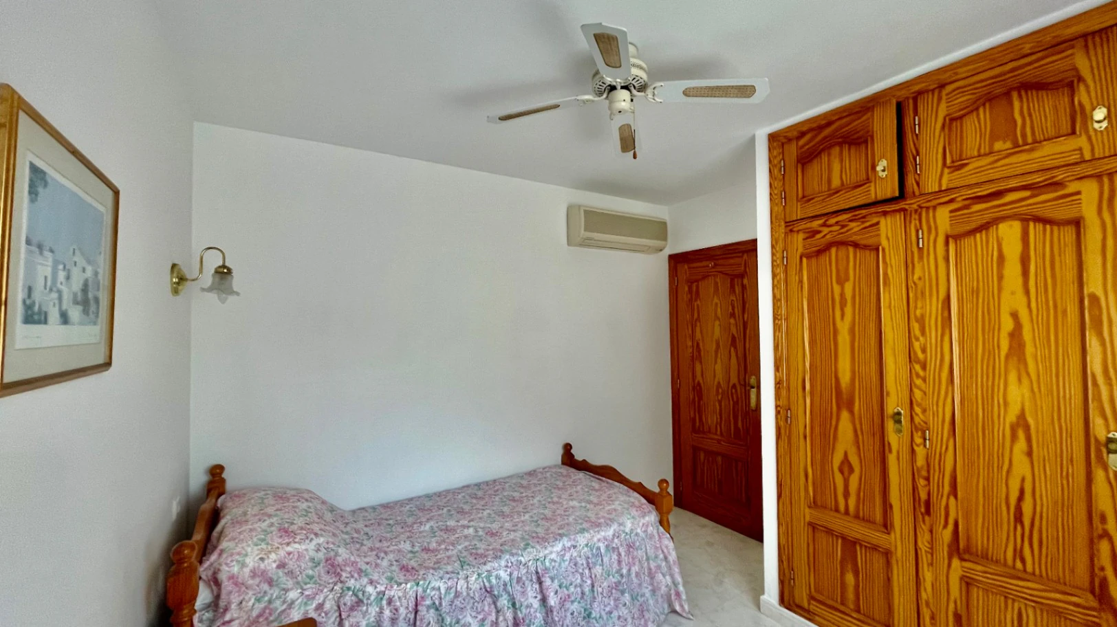 Villa for sale in Alcalali: South-facing, private