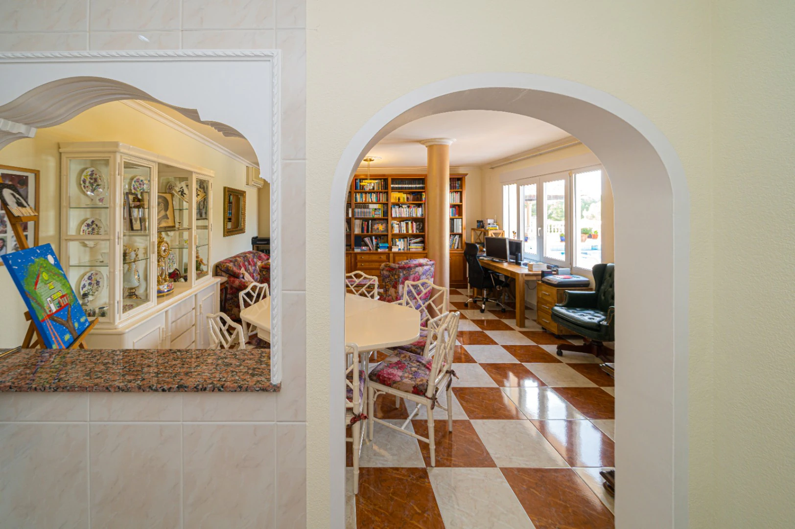 Villa for sale in Denia: Classic and elegant