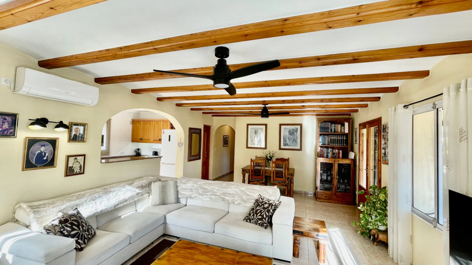 Villa for sale in Alcalali: Fabulous mountain views, excellent privacy