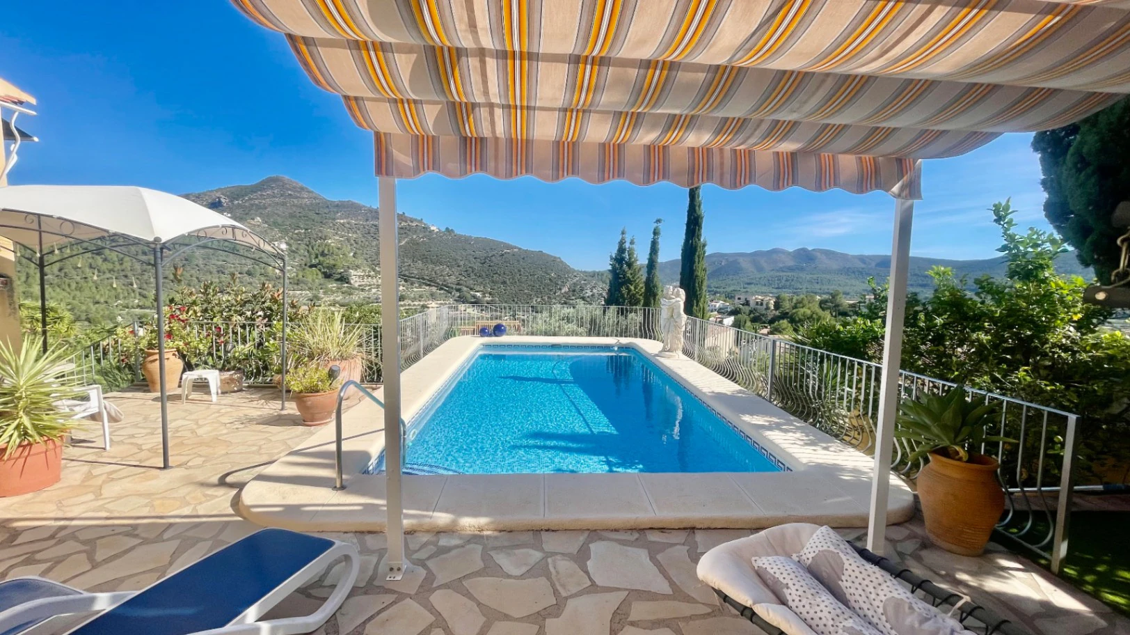 Villa for sale in Alcalali: Stunning views