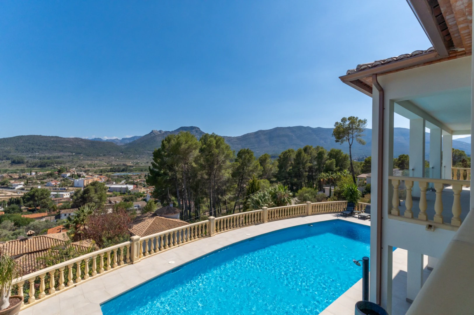 For sale in Alcalali: Modern and elegant