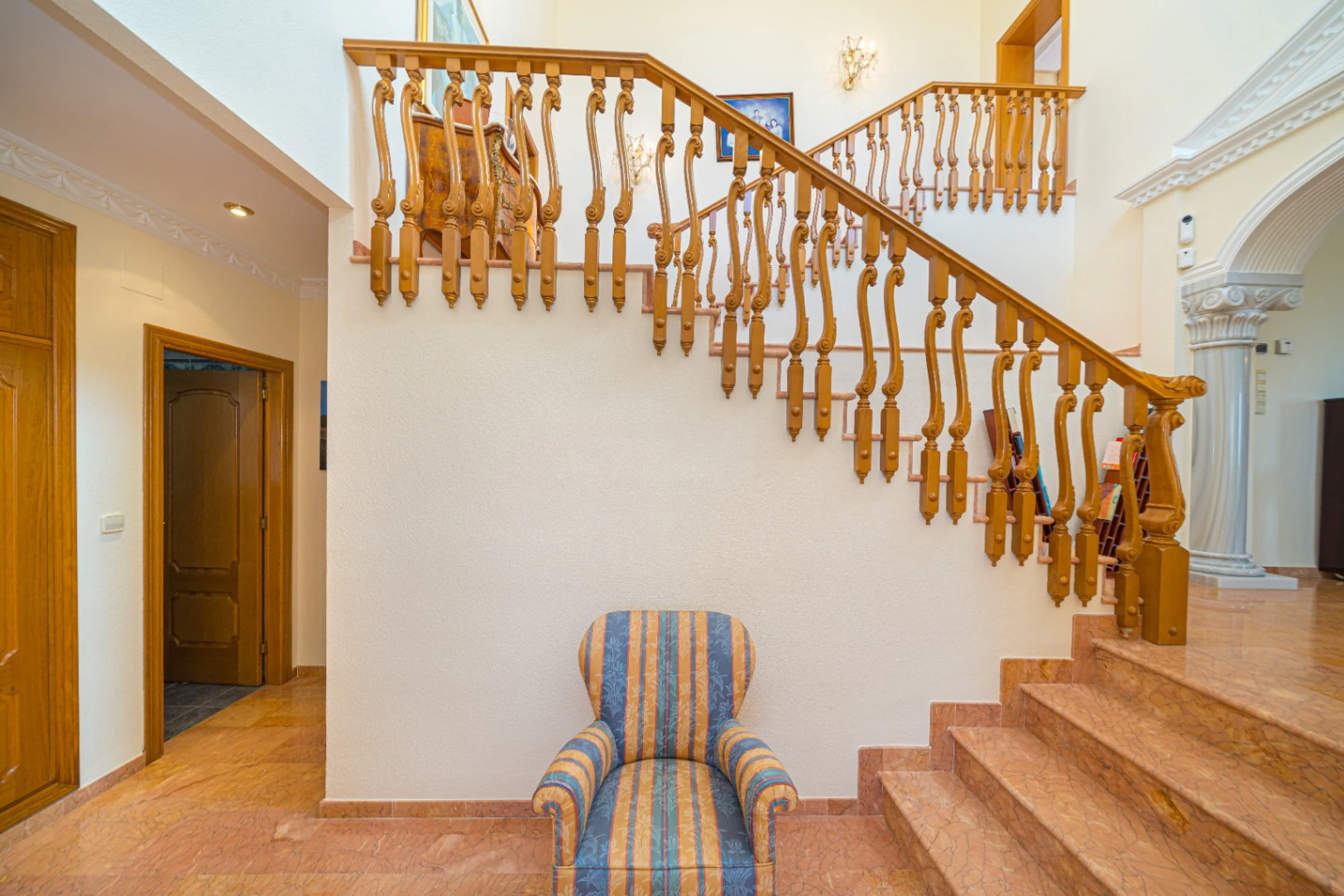 Villa for sale in Denia: Classic and elegant