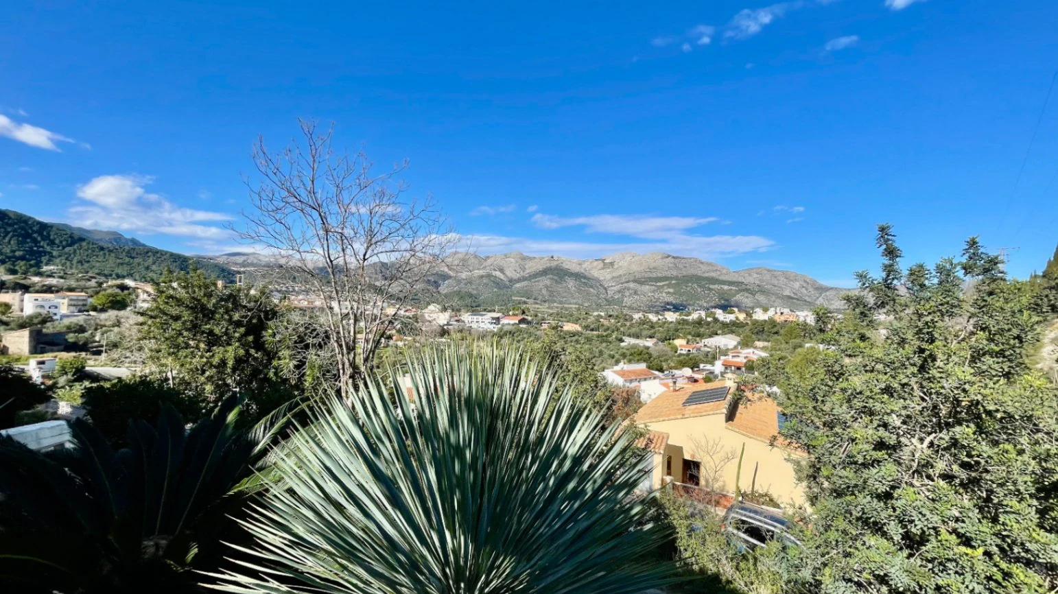 Villa for sale in Orba: Luxury & elegant