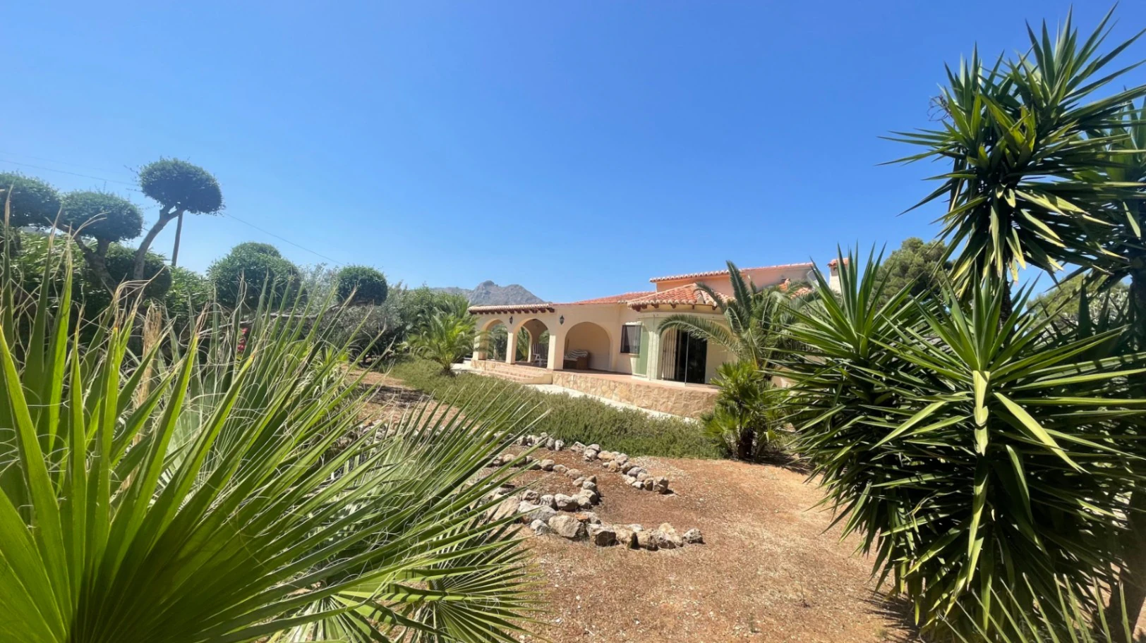 For sale in Parcent: Villa on a flat plot of 1346m2