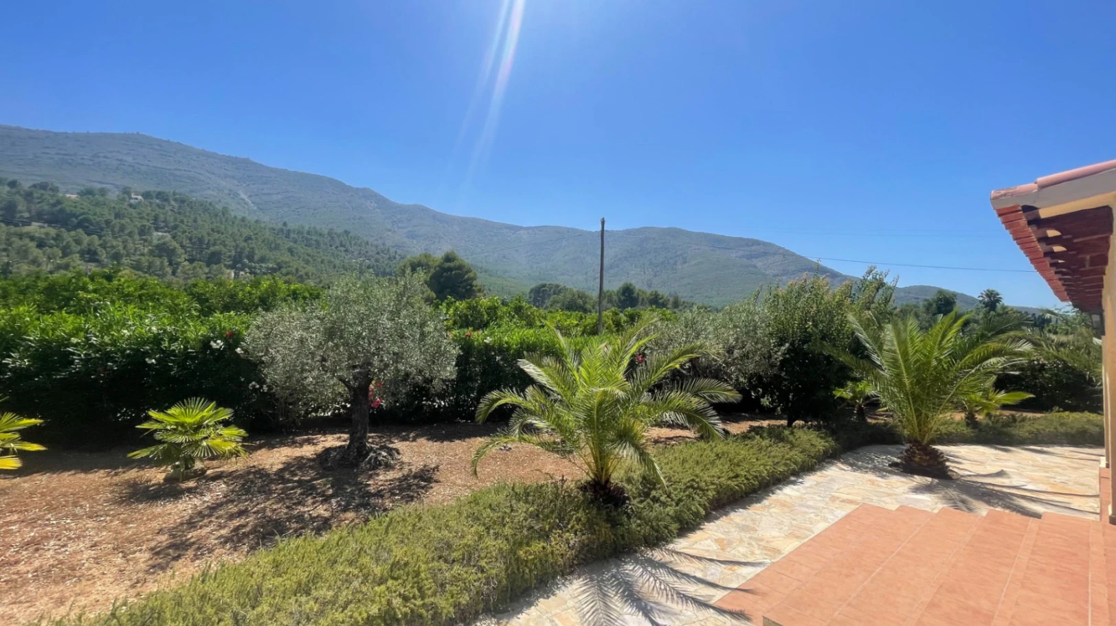 For sale in Parcent: Villa on a flat plot of 1346m2