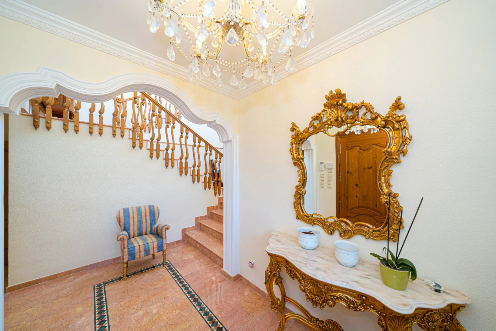 Villa for sale in Denia: Classic and elegant