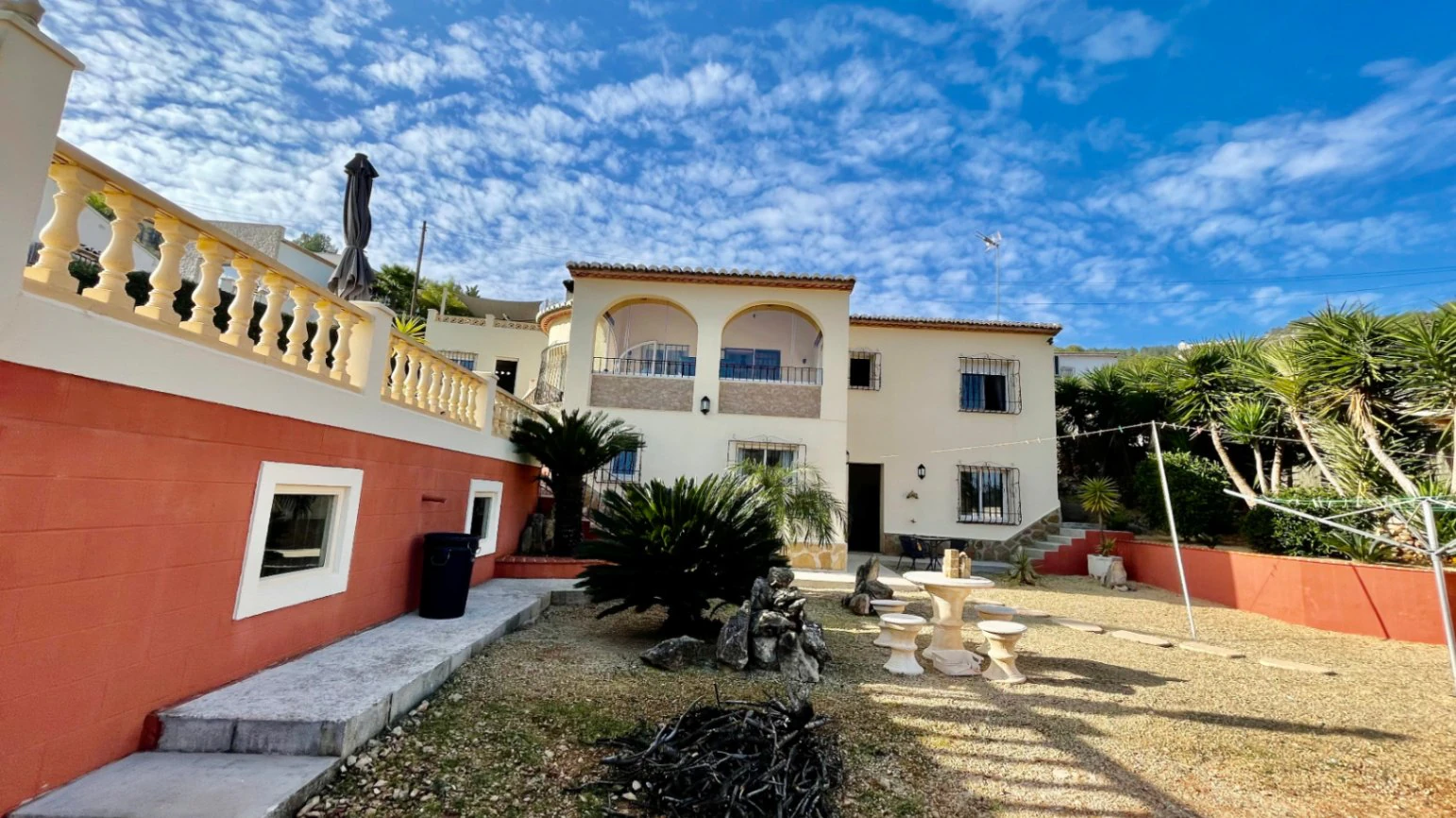 Villa for sale in Alcalali: Fabulous mountain views, excellent privacy