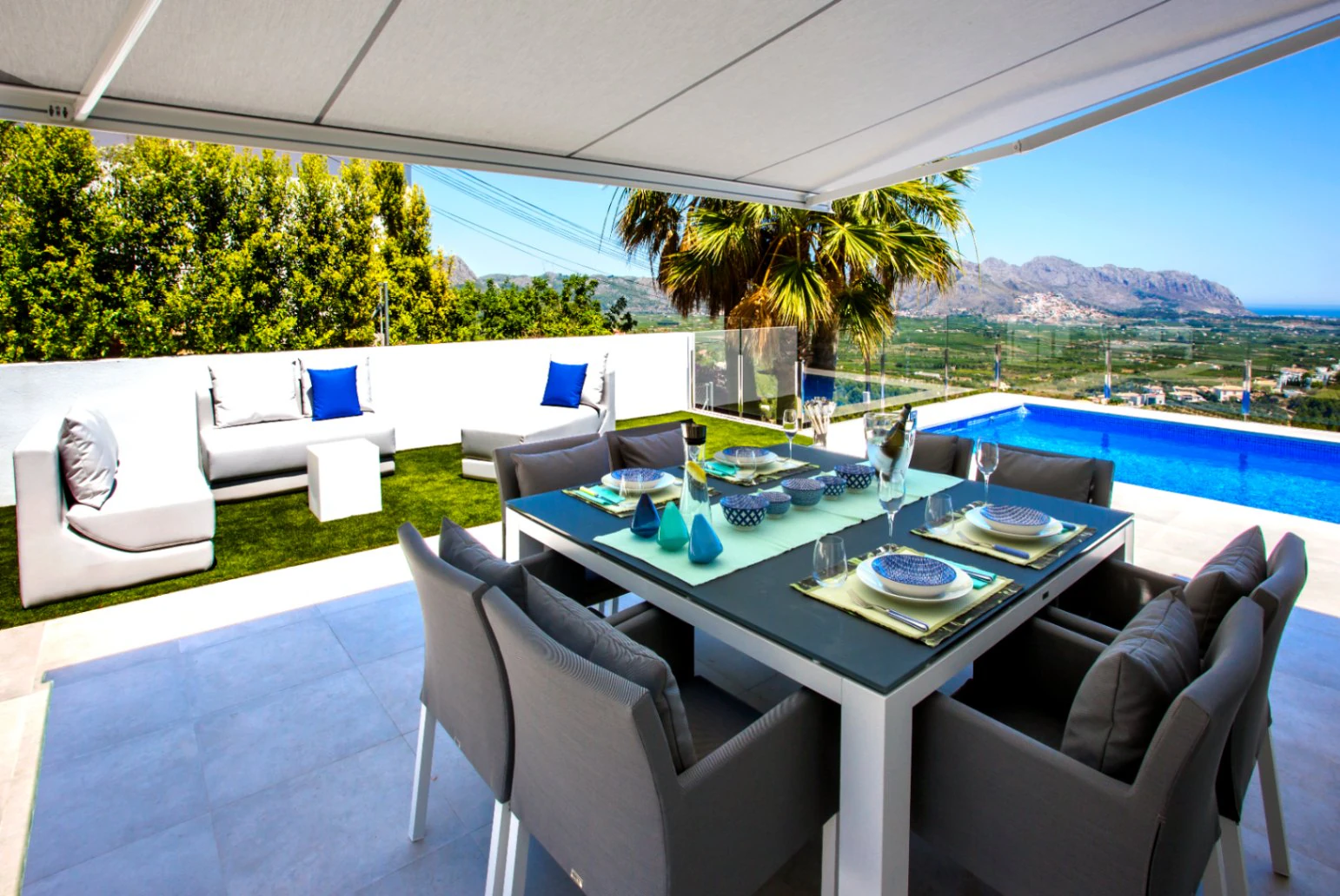 Villa for sale in Orba: Minimalist luxury, with fabulous views