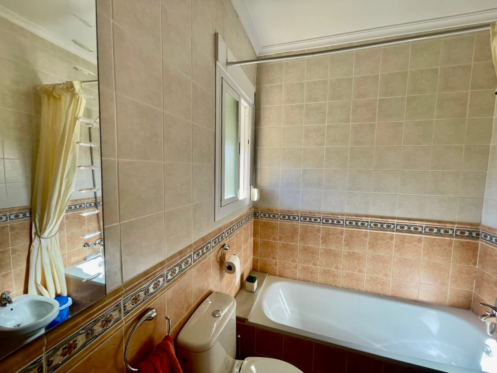 Townhouse for sale in Alcalali: Modern & spacious