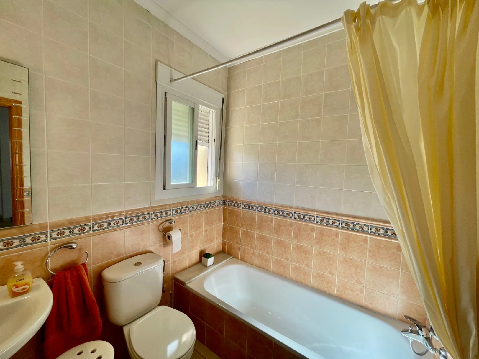 Townhouse for sale in Alcalali: Modern & spacious
