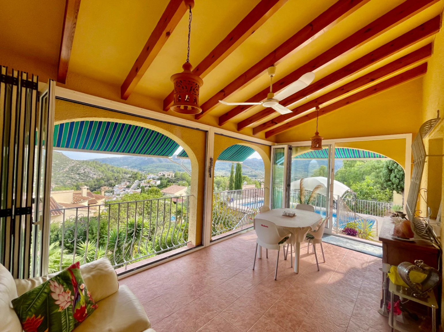 Villa for sale in Alcalali: Stunning views