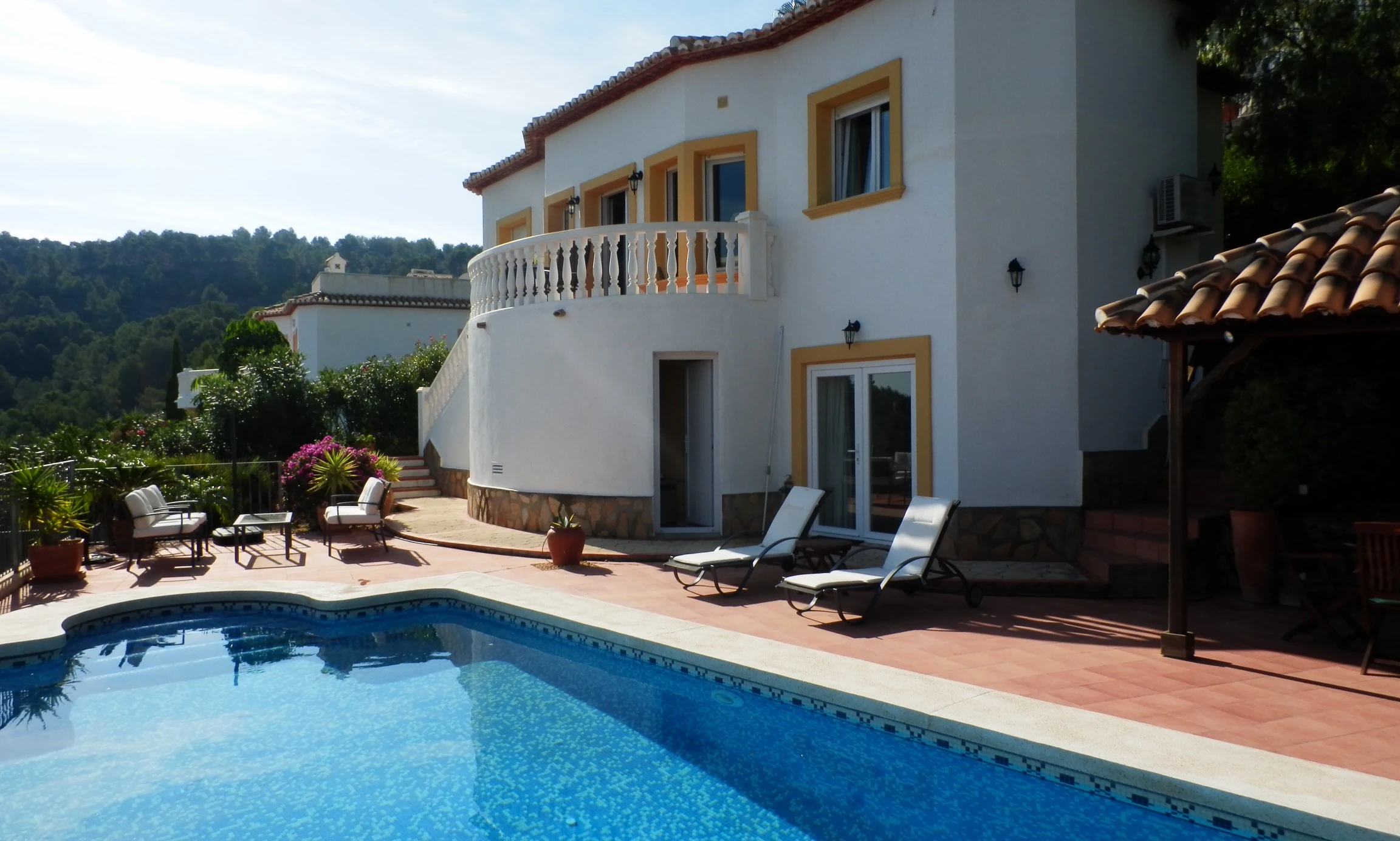 Villa for sale in Orba: Fabulous views, separate apartment