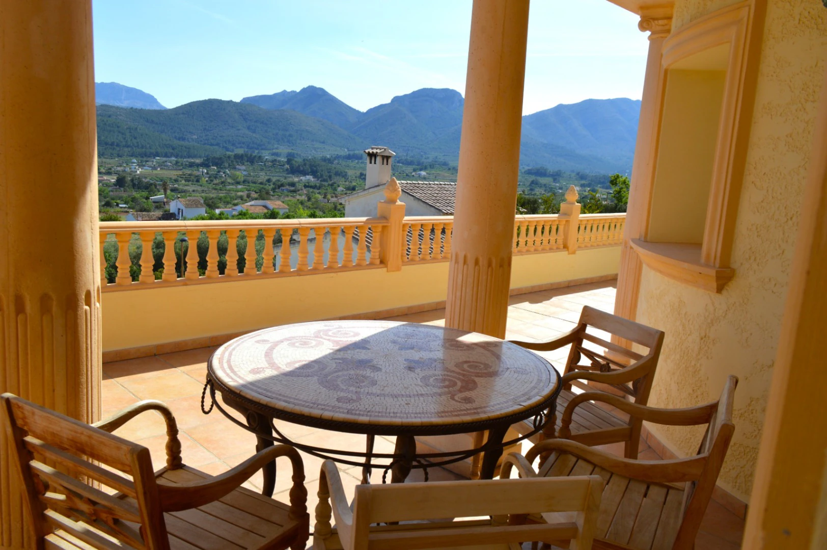 Villa for sale in Jalon: Unique, very private