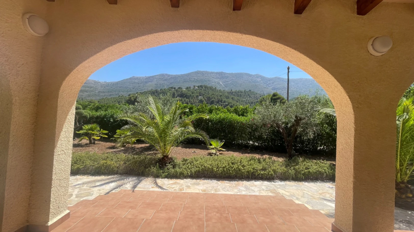 For sale in Parcent: Villa on a flat plot of 1346m2
