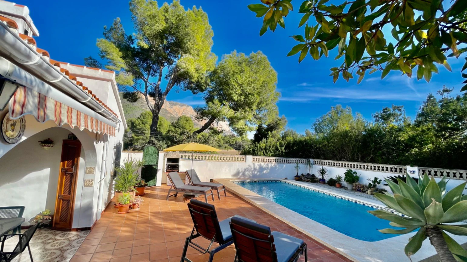 Fabulous finca-style retreat – two individual properties with two pools on a private 2,032 m² plot