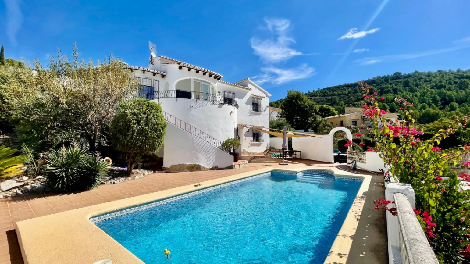Villa for sale in Murla: Sought-after location, separate apartment