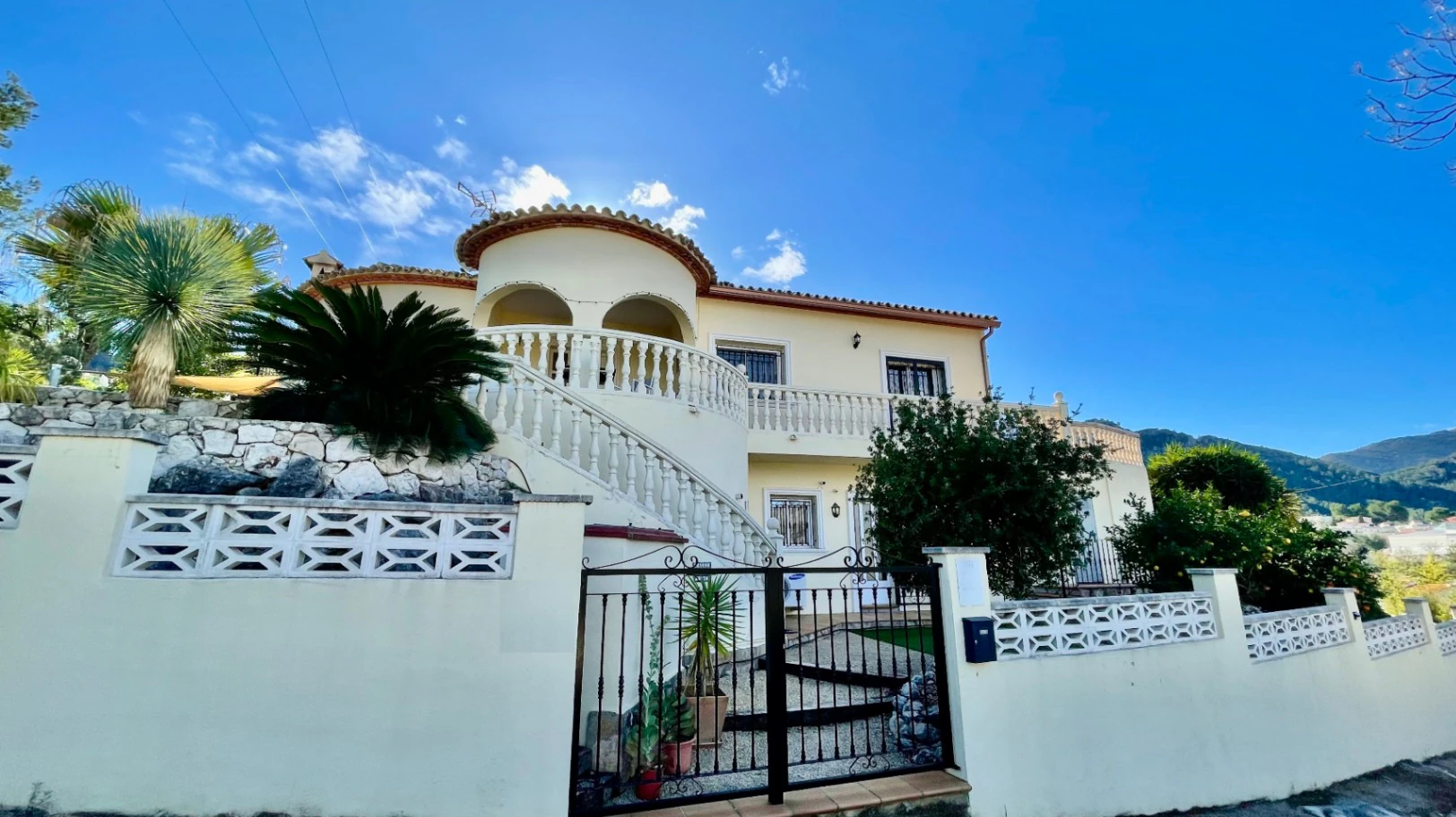 Villa for sale in Orba: Luxury & elegant