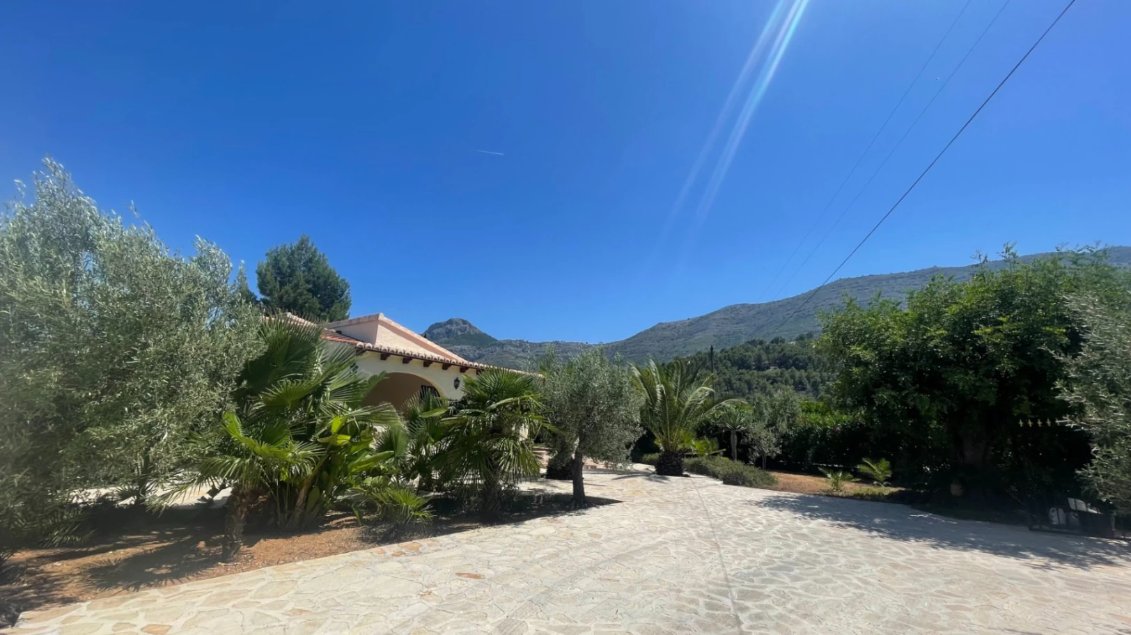 For sale in Parcent: Villa on a flat plot of 1346m2